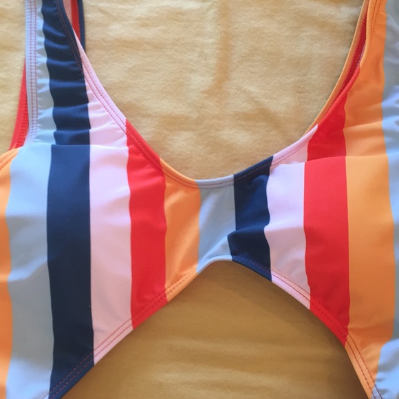 ❤️🧡 1 Large Left 💛💙 Color Block SwimSuite 💚 - Picture 5 of 5